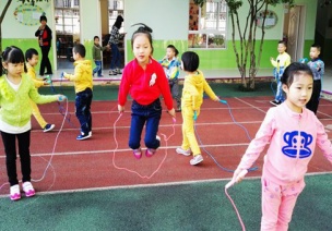 大班体育活动：好玩的跳绳