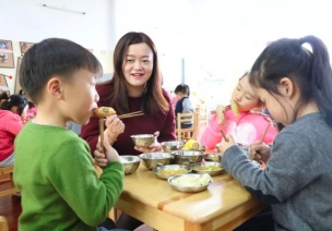 北京市教委新要求的《幼儿园集中用餐陪餐制度》在这里！